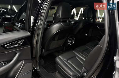 Внедорожник / Кроссовер Audi Q7 2017 в 
