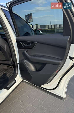 Внедорожник / Кроссовер Audi Q7 2021 в 