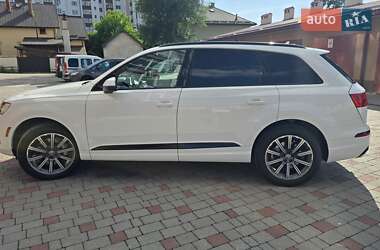 Внедорожник / Кроссовер Audi Q7 2016 в 
