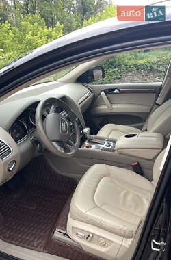 Позашляховик / Кросовер Audi Q7 2013 в 