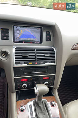 Позашляховик / Кросовер Audi Q7 2013 в 