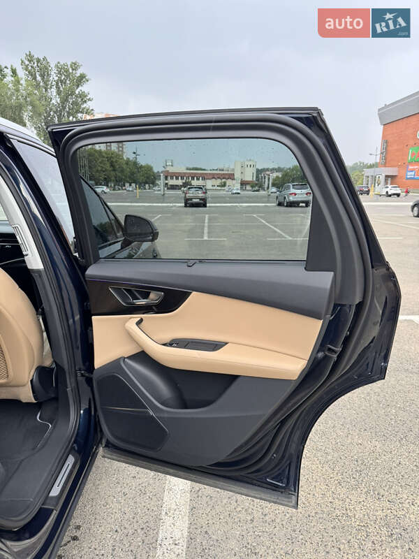 Позашляховик / Кросовер Audi Q7 2023 в Києві