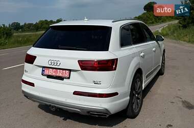 Внедорожник / Кроссовер Audi Q7 2016 в 