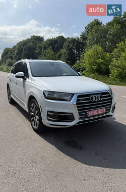 Внедорожник / Кроссовер Audi Q7 2016 в 