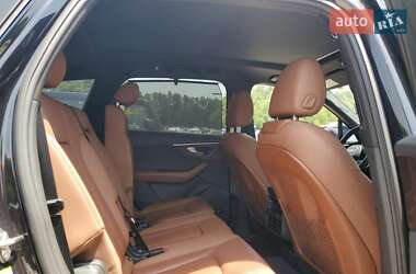 Позашляховик / Кросовер Audi Q7 2020 в 