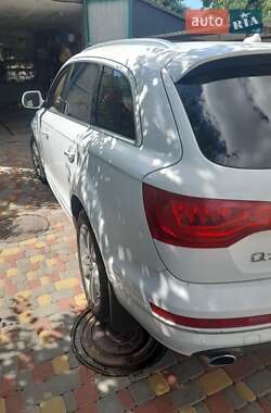 Позашляховик / Кросовер Audi Q7 2015 в 