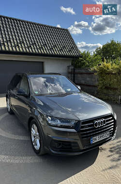 Внедорожник / Кроссовер Audi Q7 2018 в 