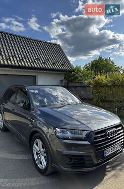 Внедорожник / Кроссовер Audi Q7 2018 в 