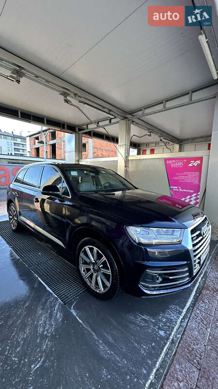 Внедорожник / Кроссовер Audi Q7 2017 в Хусте