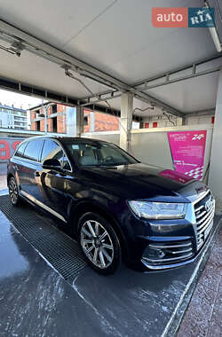 Внедорожник / Кроссовер Audi Q7 2017 в 