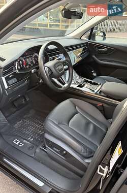 Внедорожник / Кроссовер Audi Q7 2020 в 