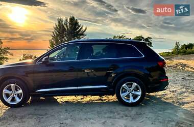 Внедорожник / Кроссовер Audi Q7 2020 в 