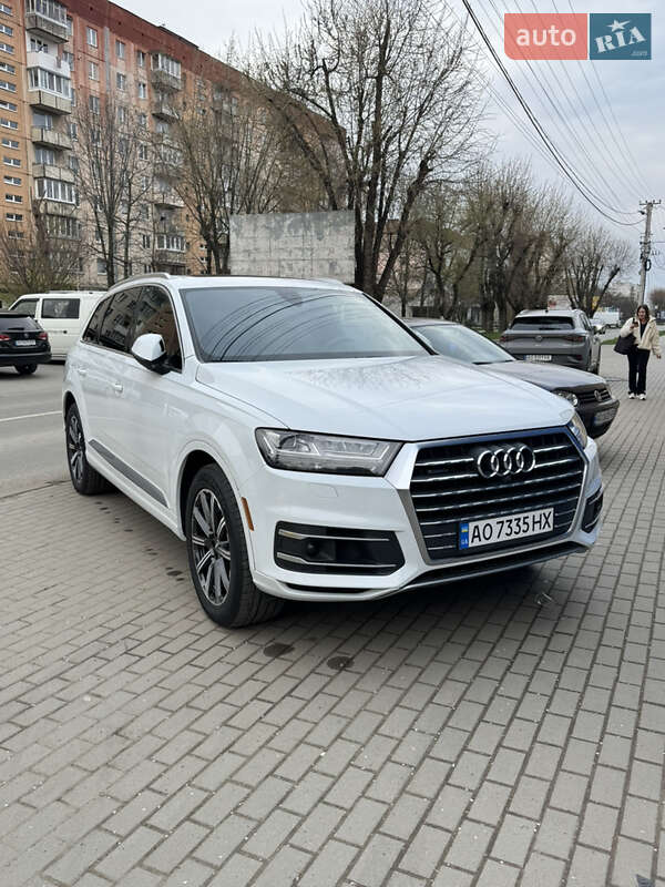 Позашляховик / Кросовер Audi Q7 2017 в Ужгороді