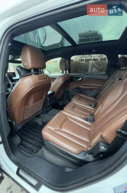 Позашляховик / Кросовер Audi Q7 2017 в Ужгороді