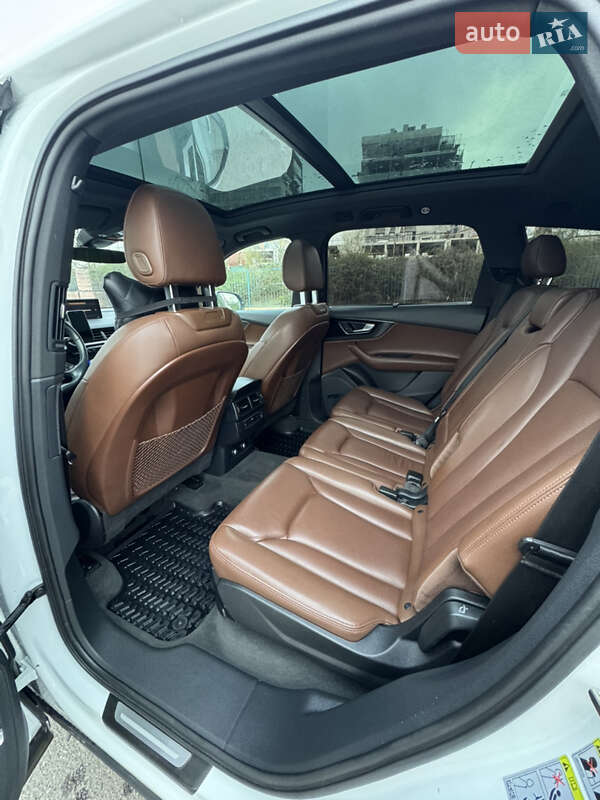 Позашляховик / Кросовер Audi Q7 2017 в Ужгороді