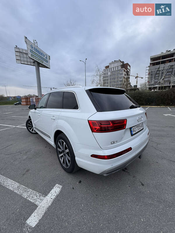 Позашляховик / Кросовер Audi Q7 2017 в Ужгороді