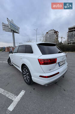 Внедорожник / Кроссовер Audi Q7 2017 в 