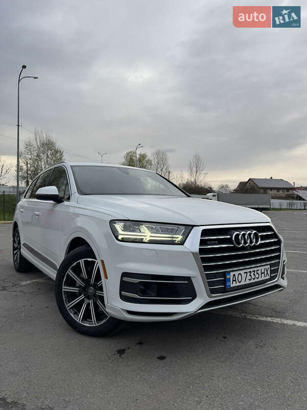 Позашляховик / Кросовер Audi Q7 2017 в Ужгороді