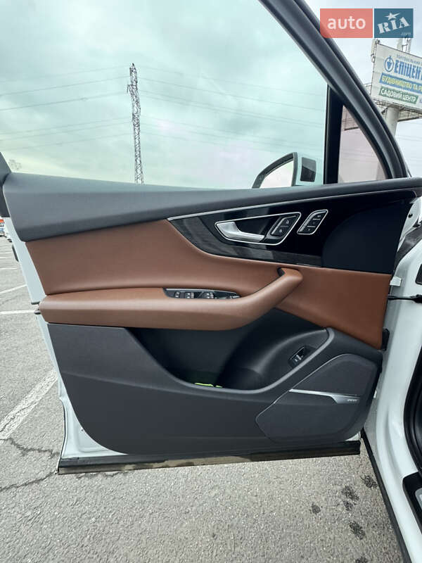 Позашляховик / Кросовер Audi Q7 2017 в Ужгороді