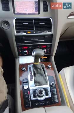 Позашляховик / Кросовер Audi Q7 2011 в 