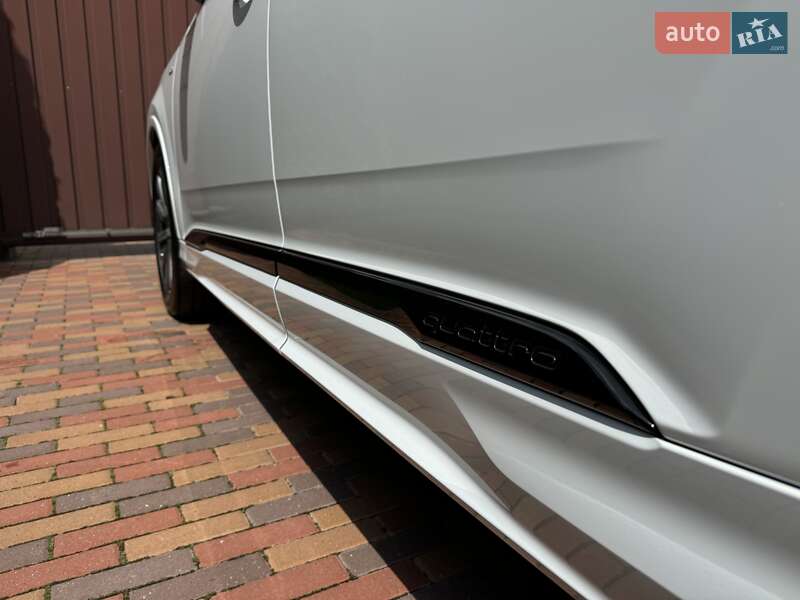 Внедорожник / Кроссовер Audi Q7 2020 в Киеве