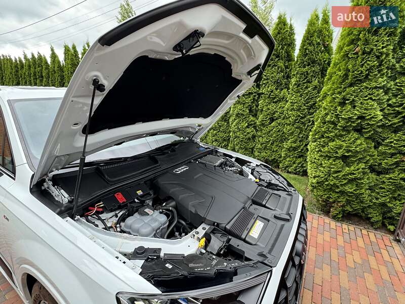 Внедорожник / Кроссовер Audi Q7 2020 в Киеве