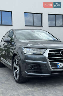 Внедорожник / Кроссовер Audi Q7 2017 в 