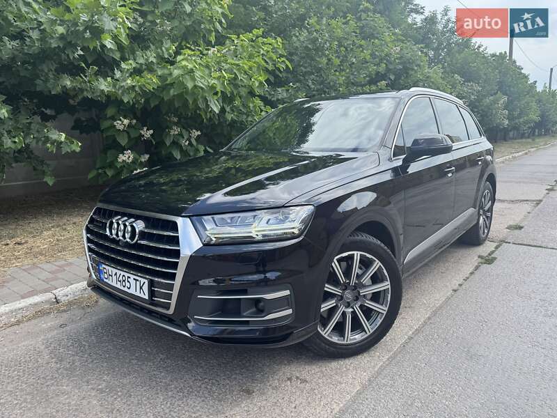 Внедорожник / Кроссовер Audi Q7 2016 в 