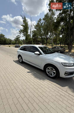 Внедорожник / Кроссовер Audi Q7 2016 в 