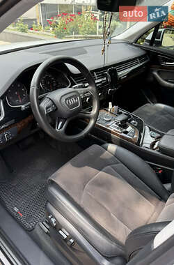 Внедорожник / Кроссовер Audi Q7 2016 в 