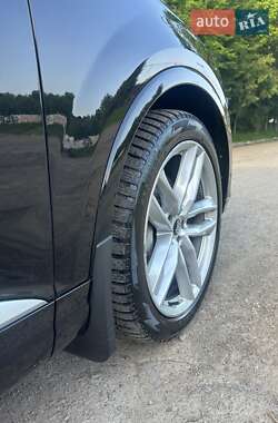 Внедорожник / Кроссовер Audi Q7 2017 в 