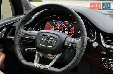 Внедорожник / Кроссовер Audi Q7 2016 в 