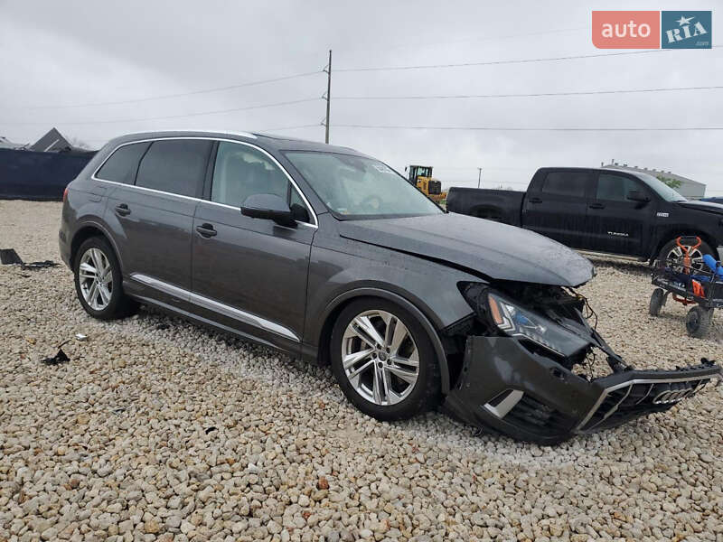 Позашляховик / Кросовер Audi Q7 2020 в 
