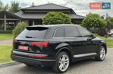 Внедорожник / Кроссовер Audi Q7 2017 в 