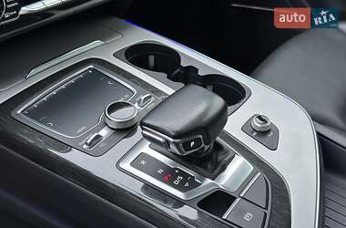 Внедорожник / Кроссовер Audi Q7 2017 в 