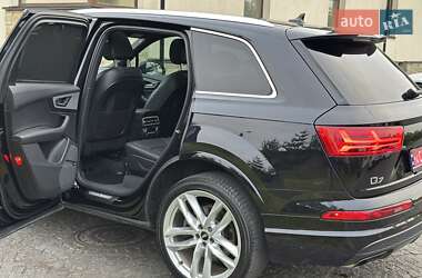 Внедорожник / Кроссовер Audi Q7 2017 в 