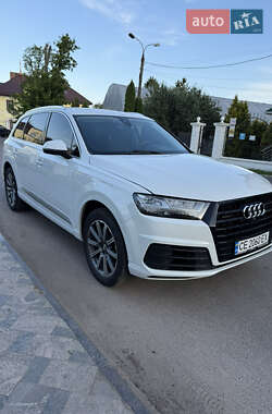 Позашляховик / Кросовер Audi Q7 2017 в 