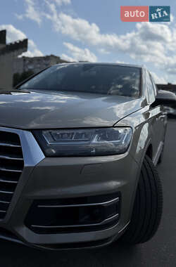 Позашляховик / Кросовер Audi Q7 2016 в 