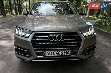 Позашляховик / Кросовер Audi Q7 2016 в 