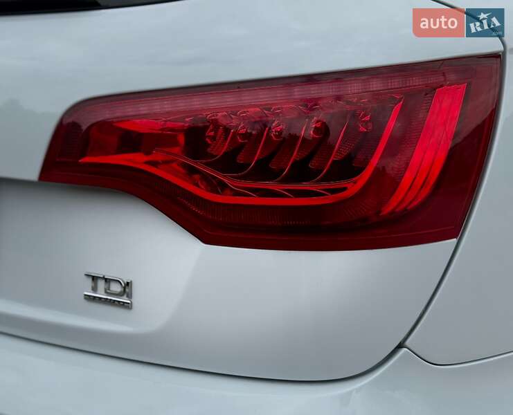 Позашляховик / Кросовер Audi Q7 2015 в Дніпрі