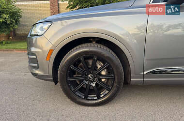 Внедорожник / Кроссовер Audi Q7 2017 в 