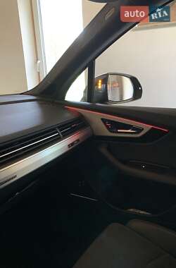 Внедорожник / Кроссовер Audi Q7 2016 в 