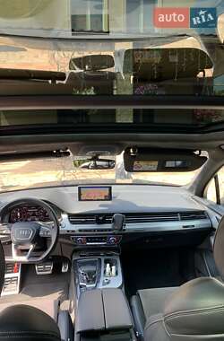 Внедорожник / Кроссовер Audi Q7 2016 в 