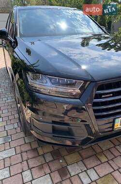 Внедорожник / Кроссовер Audi Q7 2016 в 