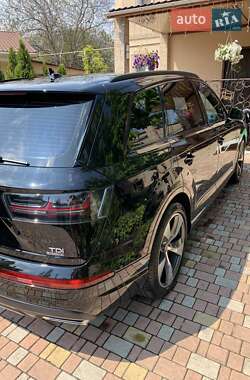 Внедорожник / Кроссовер Audi Q7 2016 в 