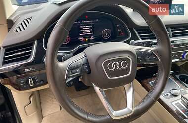 Внедорожник / Кроссовер Audi Q7 2016 в 
