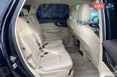 Внедорожник / Кроссовер Audi Q7 2016 в 
