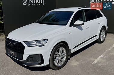 Внедорожник / Кроссовер Audi Q7 2022 в 