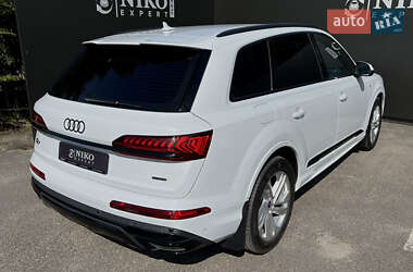 Внедорожник / Кроссовер Audi Q7 2022 в 