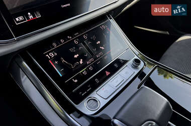 Внедорожник / Кроссовер Audi Q7 2022 в 